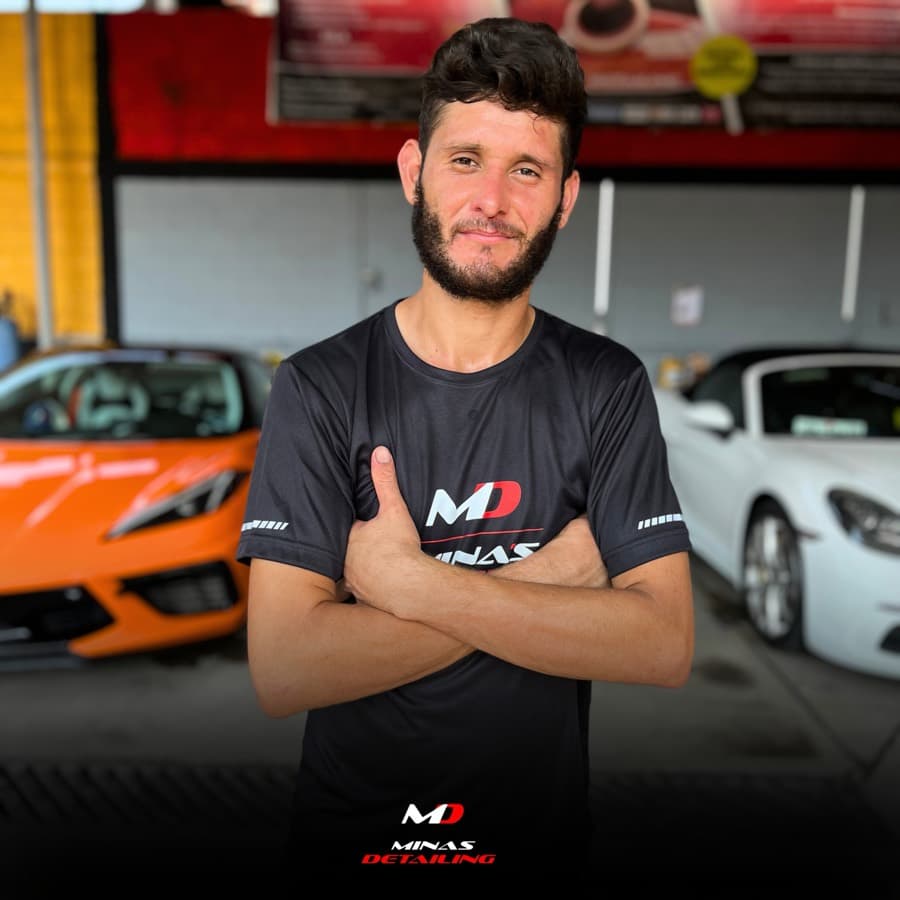 Jeffry, lavado y servicio de llantas en Minas Detailing