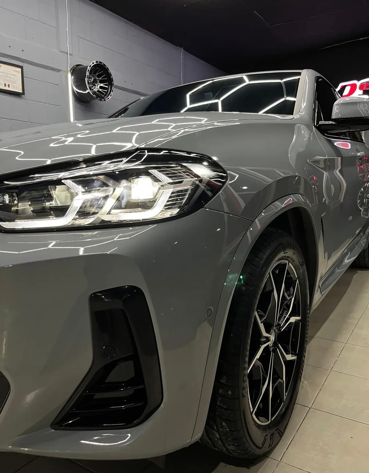 BMW X4 M, frente y rin tras protección cerámica