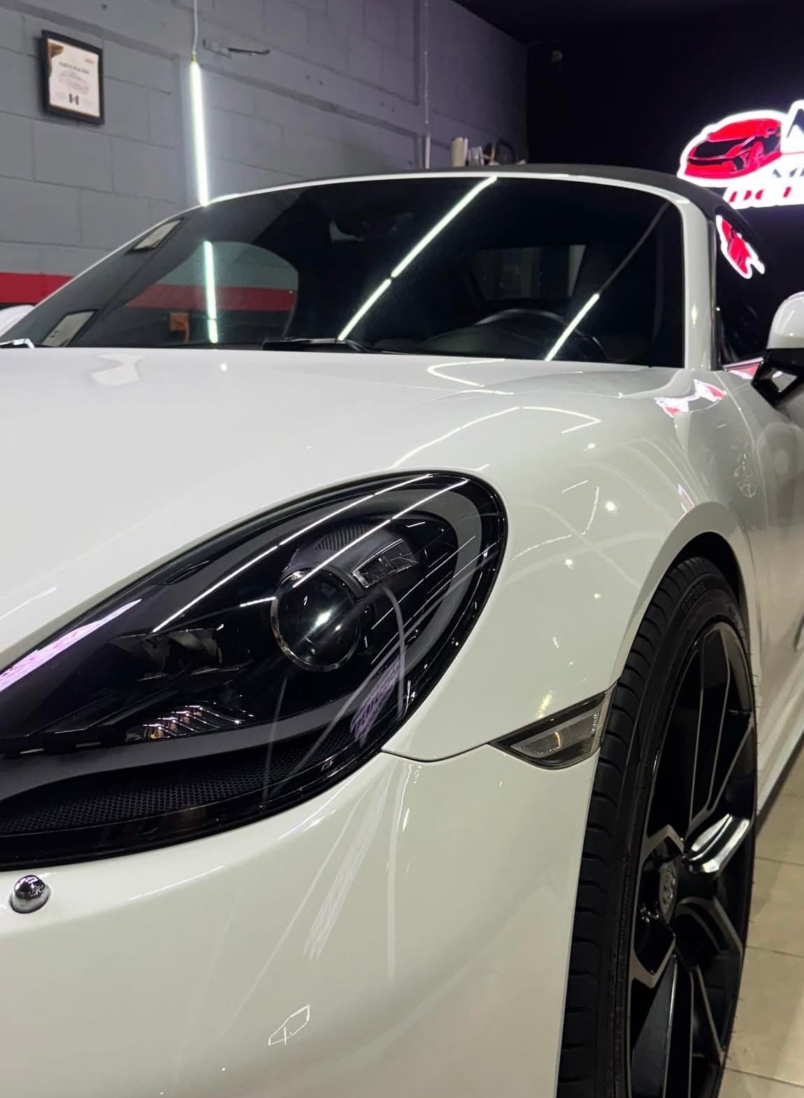 Porsche Boxster, faro y frente tras pulido y protección